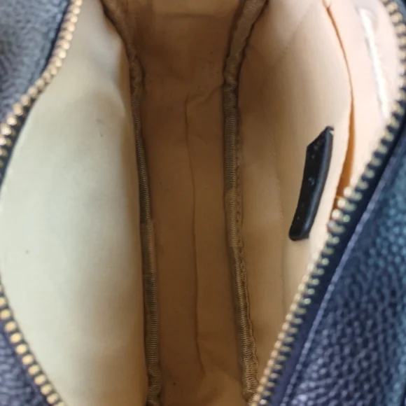 Black Leather Interior Label Bag - Picture 5 of 14